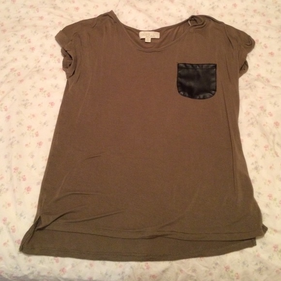 Olive & Oak | Olive Tshirt with Leather Pocket XS