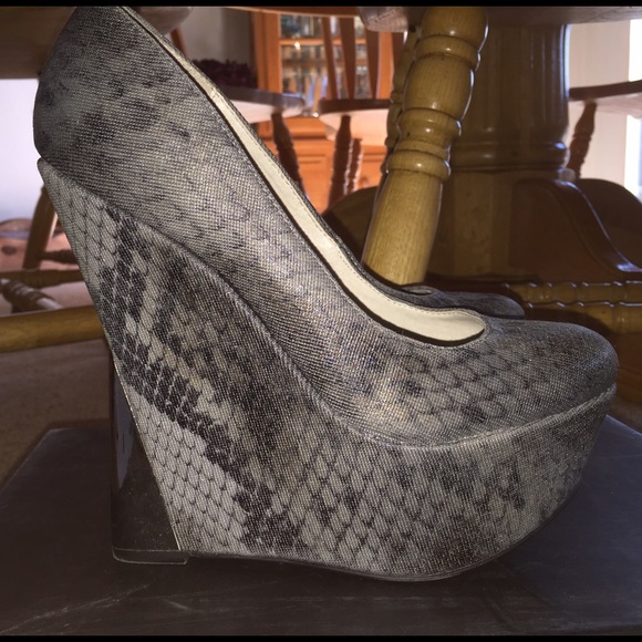 Wild Pair Snake Pattern Wedges - Picture 2 of 2