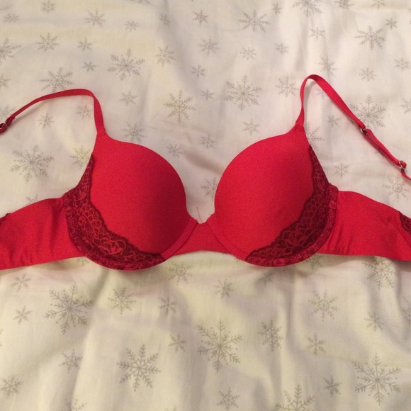 Red push up bra