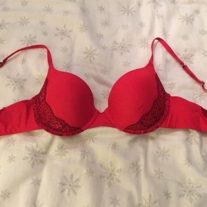 Red push up bra