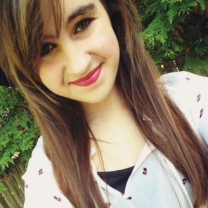 Meet your Posher, Holly