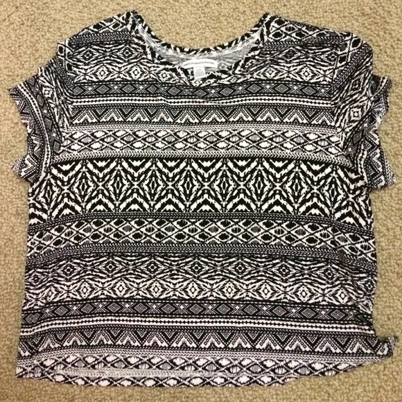 AE women's large short sleeve crop top shirt.