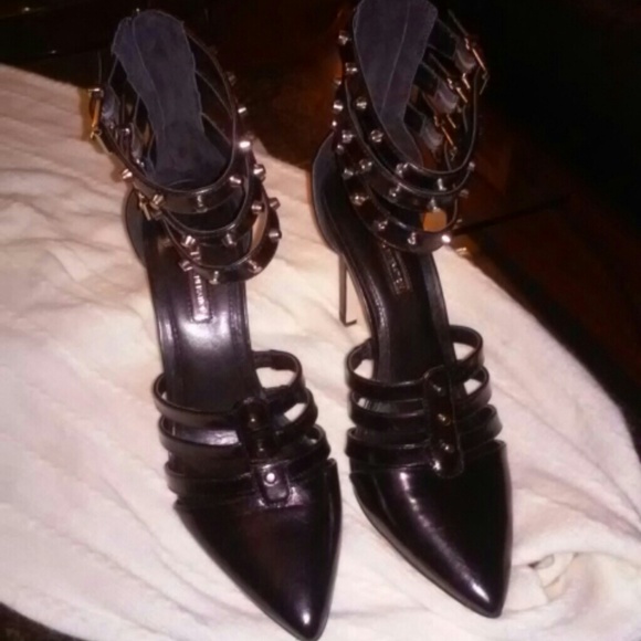 BCBG Shoes - 👠BCBG Black Strappy Heels👠