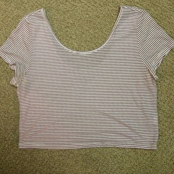 AE women's large short sleeve crop top