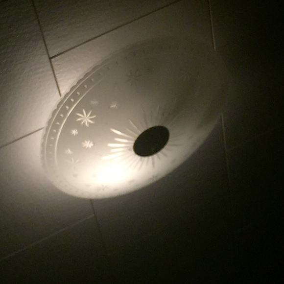 Light fixture - Picture 1 of 1