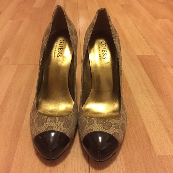 Guess Pumps