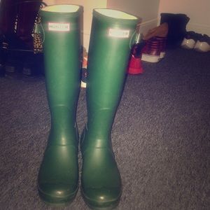 Hunter green HUNTER BOOTS.