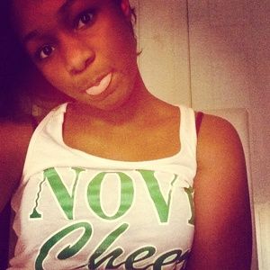 Meet your Posher, Dionne