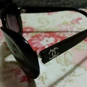 Some sassy used Coco Chanel sunglasses.