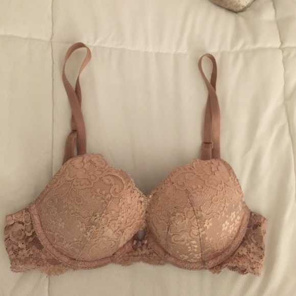 Victoria's Secret 32B Blush Lace Bra