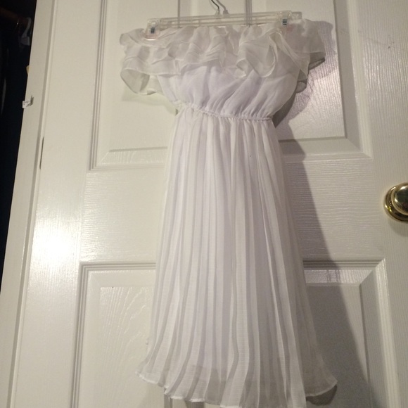 White ruffle strapless dress