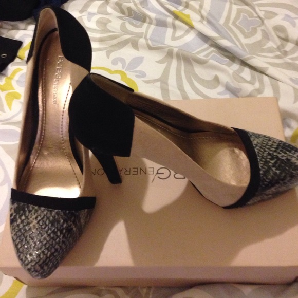 Cute color block heels. - Picture 4 of 4