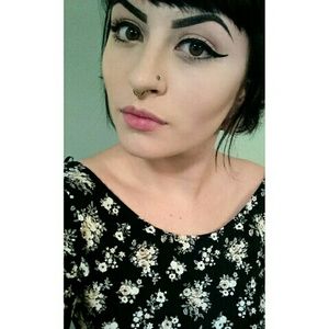 Meet your Posher, Julia