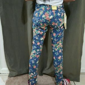 I'm selling a pair of jeans