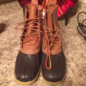 BEAN BOOTS SIZE 8