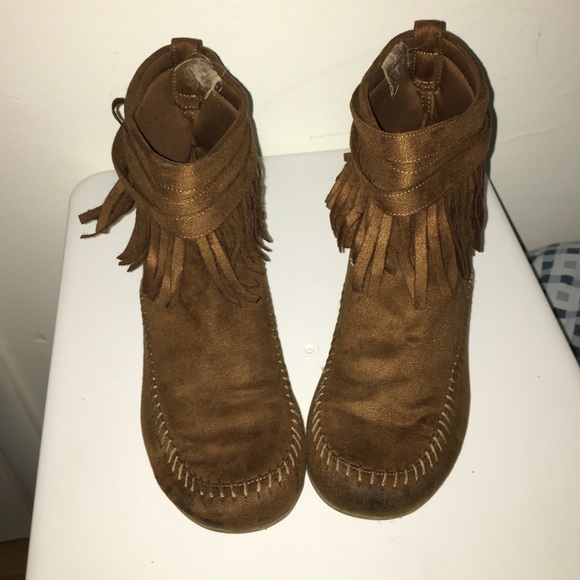 Fringe brown ankle boots