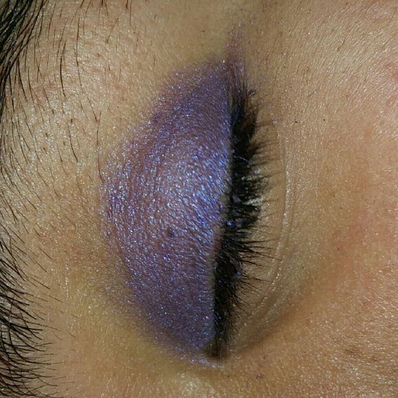 💙 Shimmery eyeshadow in shade Ms.Jordana - Picture 2 of 3