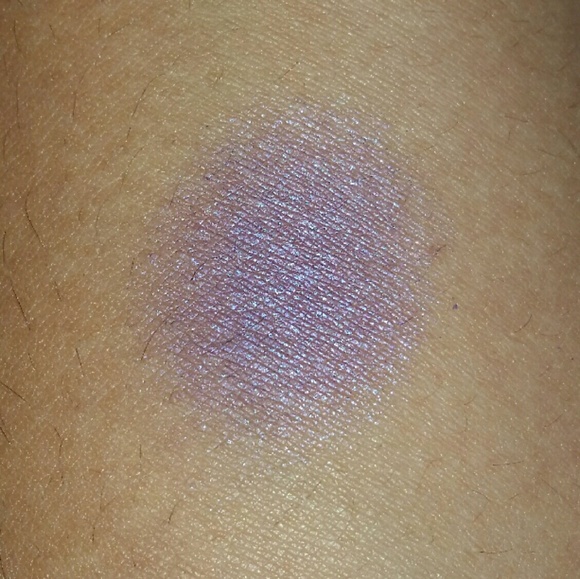 💙 Shimmery eyeshadow in shade Ms.Jordana - Picture 3 of 3