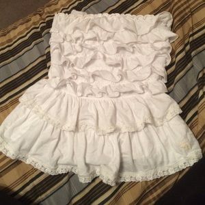 strapless white shirt with ruffles