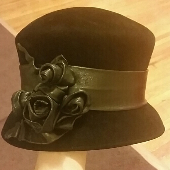 Black wool winter hat with leather details