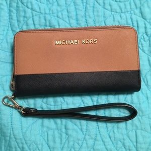 Michael Kors Jet Set Wristlet