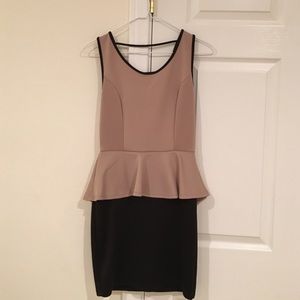 CUTE NUDE/BLACK FITTING DRESS