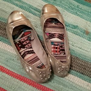 Silver, fancy flats