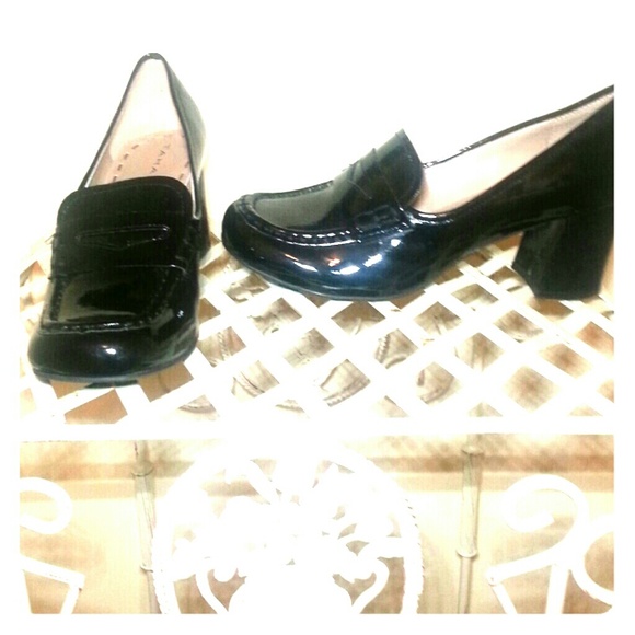 Tahari Loafer NWOT