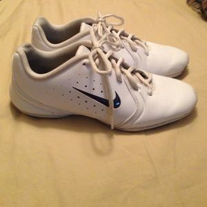 SZ 7.5 NIKE cheer shoe
