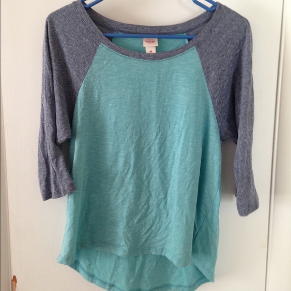 Quarter sleeved blue tee