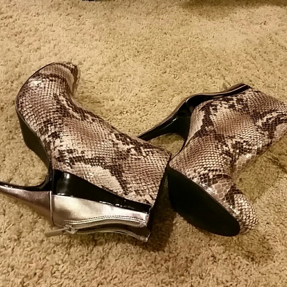 Short booties - Picture 2 of 4