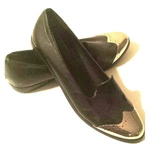 Oxford-style Gold-Tipped Ballerinas