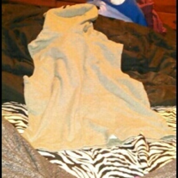 Adidas sleeveless pullover - Picture 2 of 3