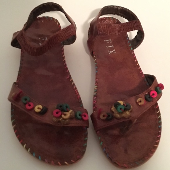 NEVER WORN • tan sandals - size 36