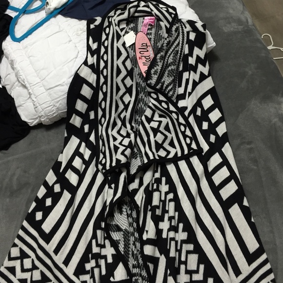 New black and white - Picture 2 of 2