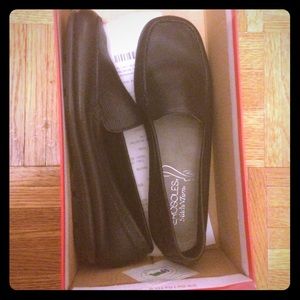 Black leather aerosoles penny loafers