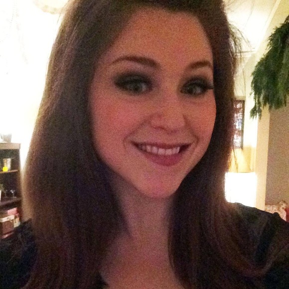Meet your Posher, Chloe - Picture 2 of 7