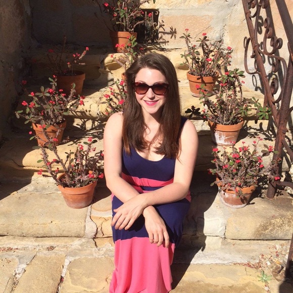 Meet your Posher, Chloe - Picture 3 of 7