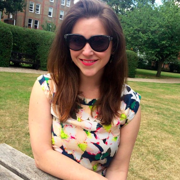 Meet your Posher, Chloe - Picture 5 of 7