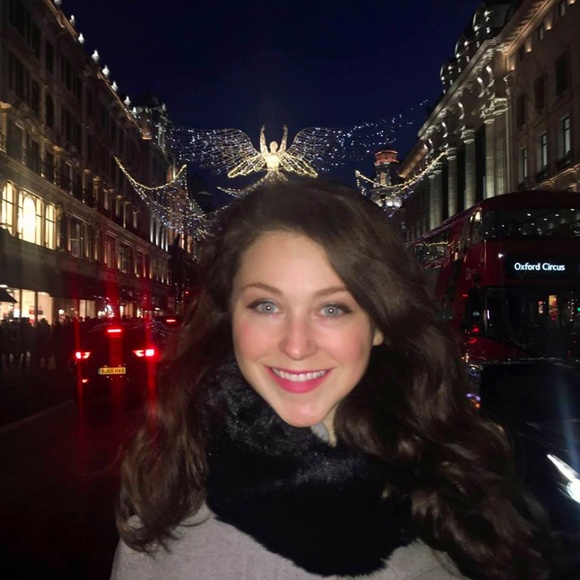 Meet your Posher, Chloe - Picture 6 of 7