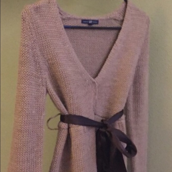 Gap sweater