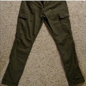 Gap army green boyfriend cargo skinny pants!