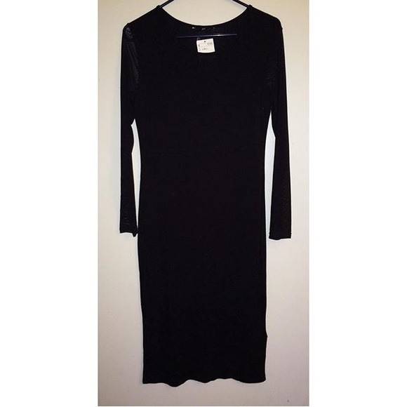 Midi black dress with mesh sleeves.