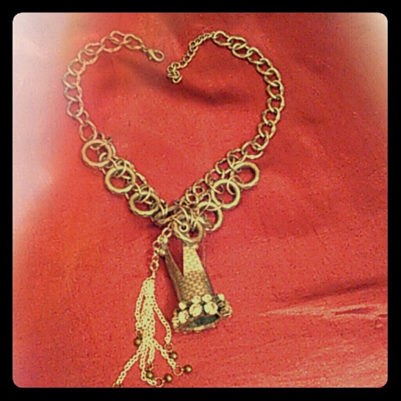 Silver crown chain necklace