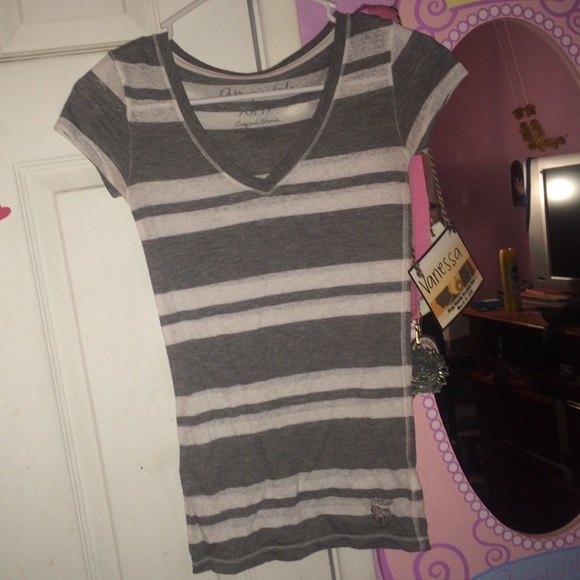 V-neck striped t shirt