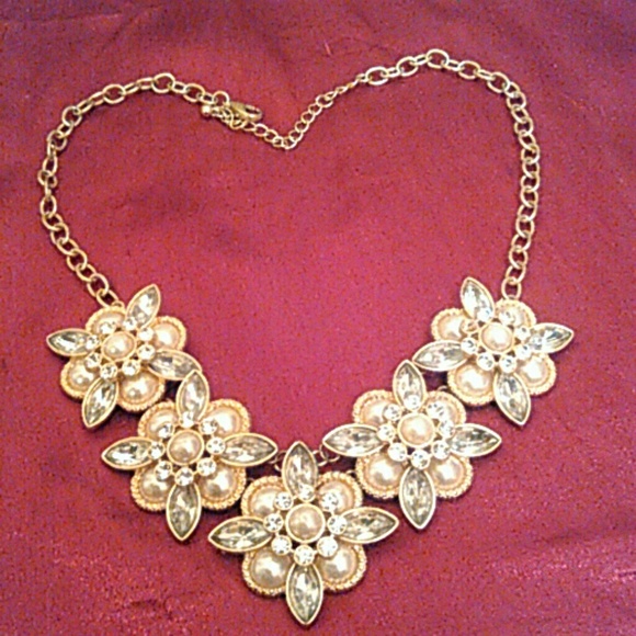 Statement floral necklace