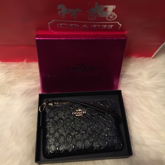 Coach Signature Corner Zip Wristlet Debossed - Picture 4 of 4