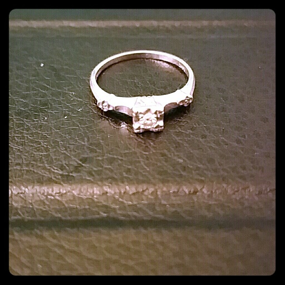 14k White Gold ring