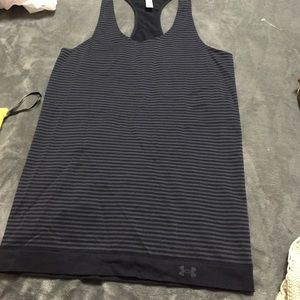 😻😻Bundle Two under Armour tanks