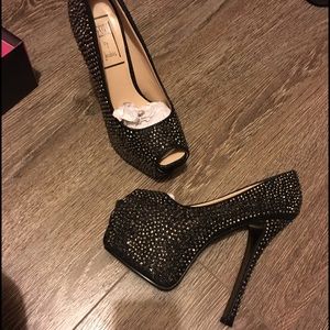 Sparkly Daffodile Style Pumps